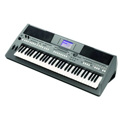 Yamaha PSR-S670. 61-Key Arranger Workstation